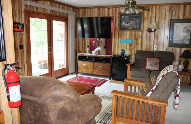 House living room at Kenai River Drifter's Lodge.