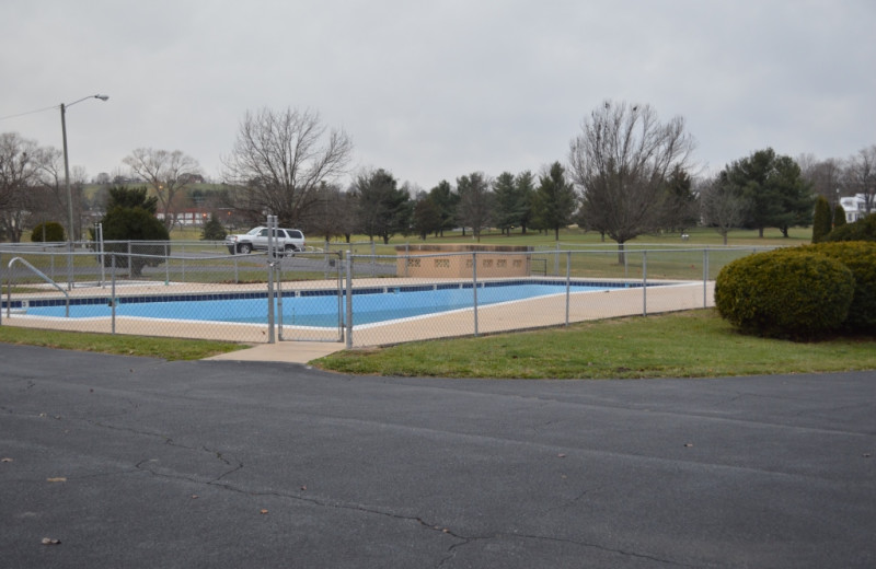 Outdoor pool at Shenvalee Golf Resort.