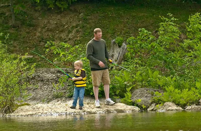 Family fishing at Tyler Place Family Resort.