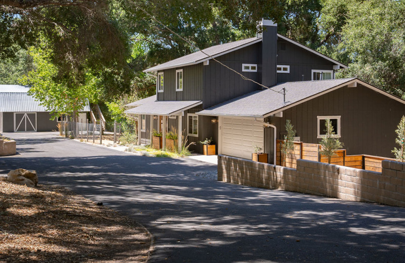 Exterior view of Kindred Oak Farm.