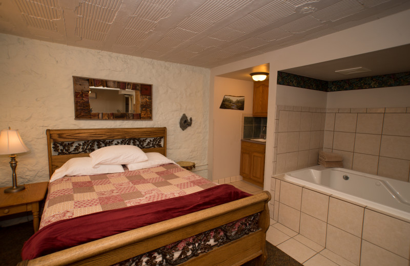 Forest Jacuzzi Suite