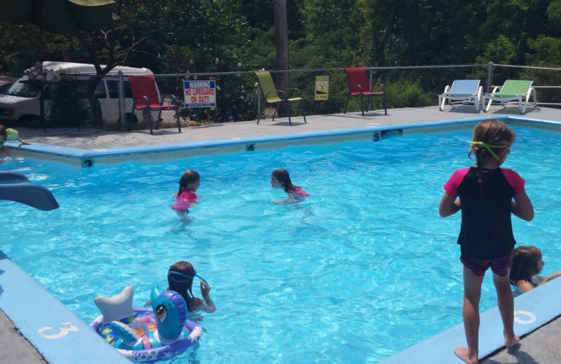 Outdoor pool at Aurora's Kentucky Lake Cottages.