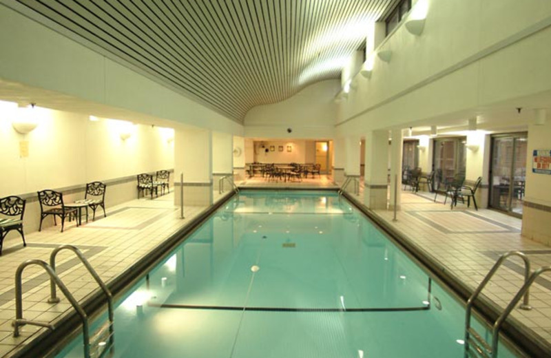 Indoor pool at Courtyard by Marriott Chicago Downtown/River North.