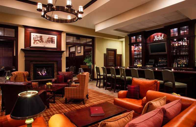 Lounge area at Sheraton Duluth Hotel.