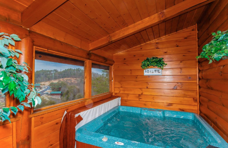 Cabin jacuzzi at Golfview Vacation Rentals.