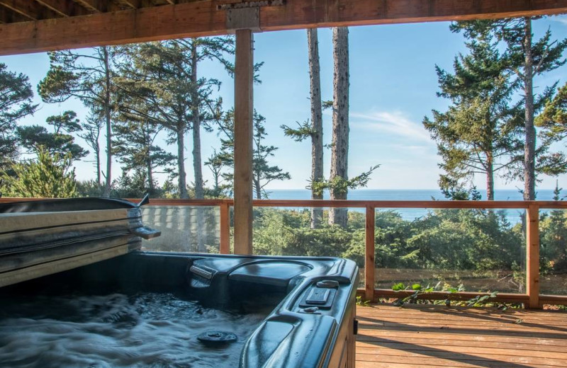 Rental hot tub at Kiwanda Coastal Properties.