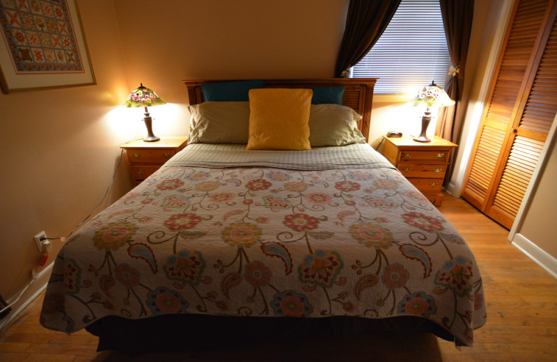 Cottage bedroom at Pilot Knob Inn Bed & Breakfast.