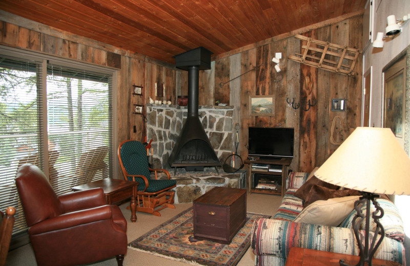 Guest living room at Bay Point on the Lake.