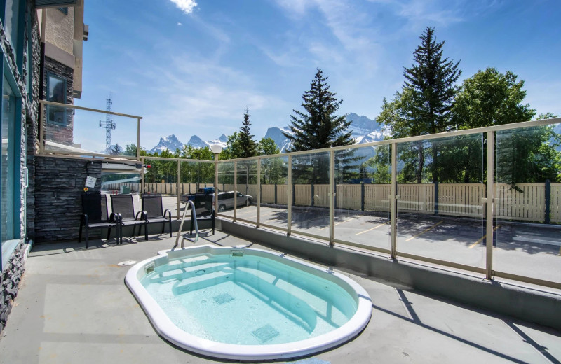 Hot tub at Chateau Canmore.