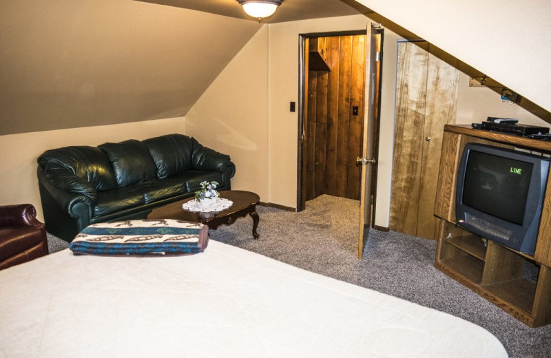 Bedroom at Alpine Forest Lodge.