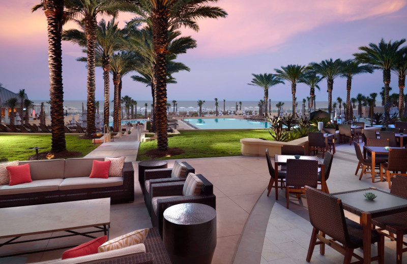 Outdoor dining at The Villas of Amelia Island Plantation.