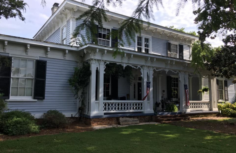 Exterior view of Magnolia Manor Plantation Bed.