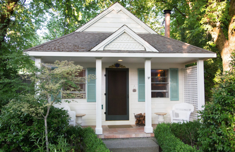 Cottage exterior at Cottage Grove Inn.