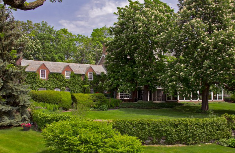 Exterior view of Morgan Samuels Inn.