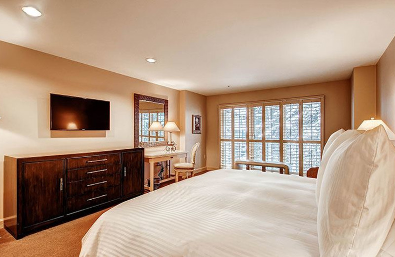 Guest bedroom at The Galatyn Lodge.