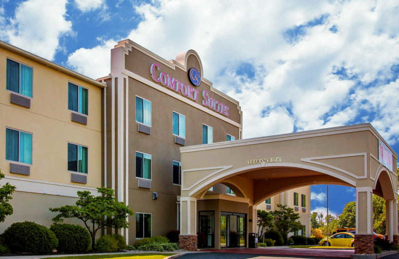 Exterior view of Comfort Suites Benton Harbor.