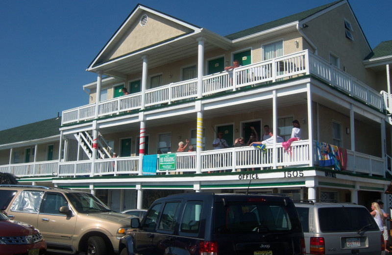 Exterior view of Desert Palm Inn.