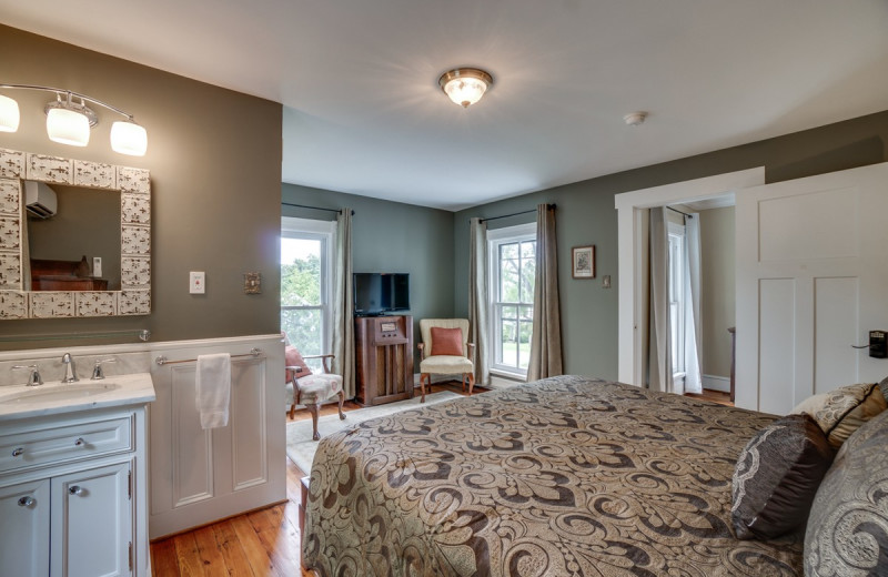 Guest room at Mayneview Bed & Breakfast at Luray Overlook.