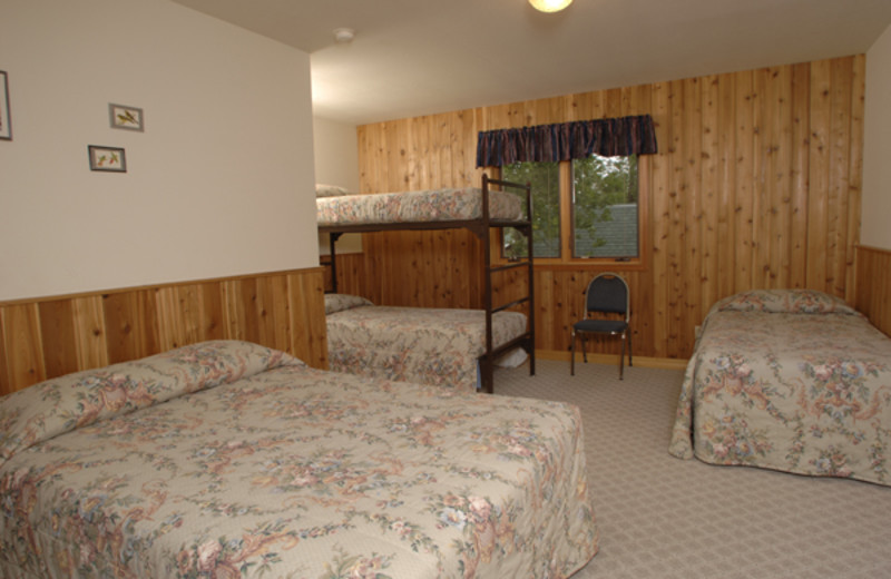 Guest bedroom at Arnesen's Rocky Point Resort.