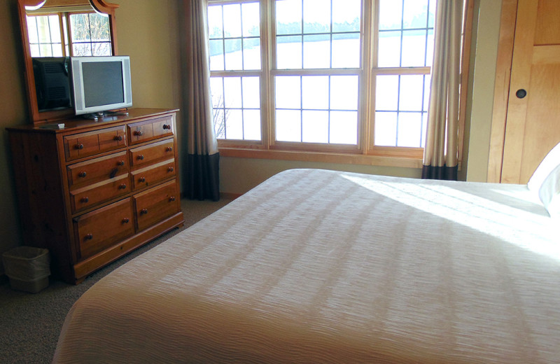 Guest bedroom at Northernaire Resort.