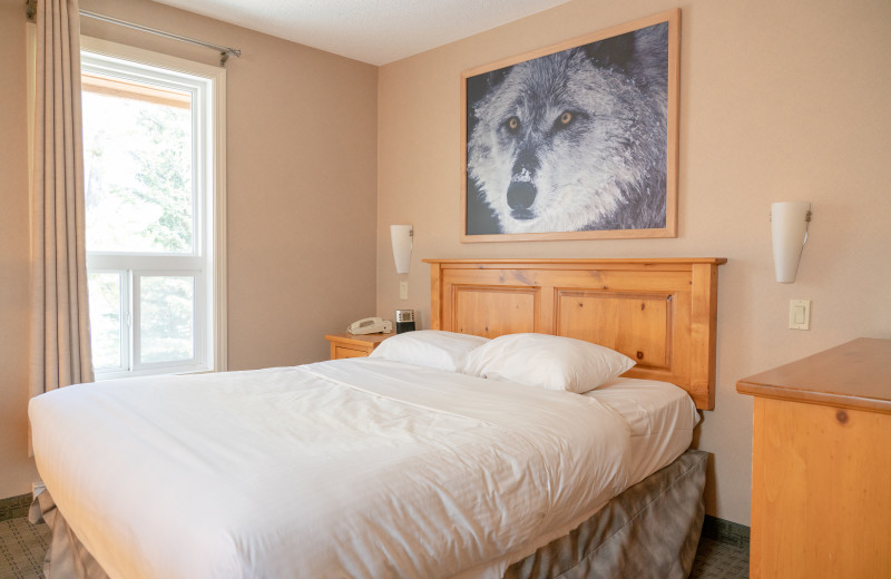 Guest bedroom at Banff Rocky Mountain Resort.