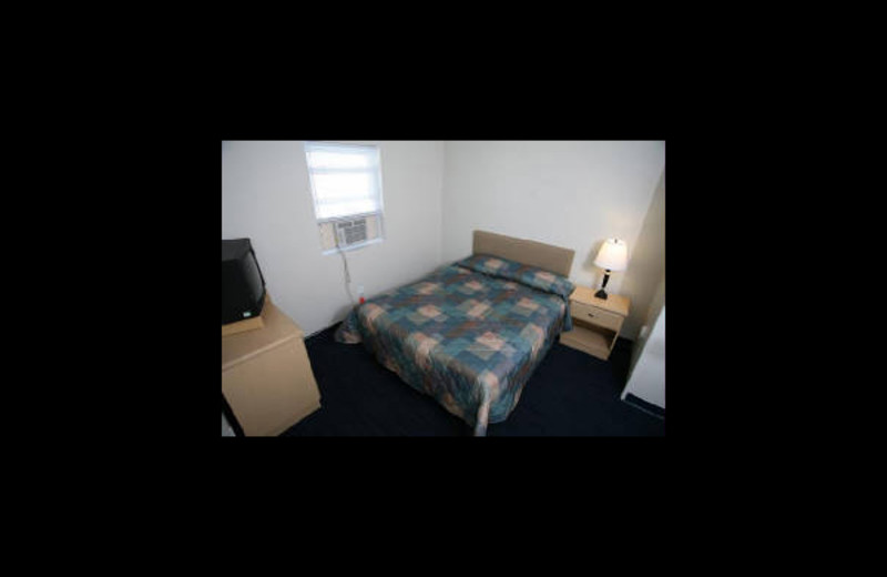 Guest room at Luna-Mar Motel.