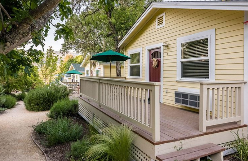 Exterior view of Aurora Park Cottages.