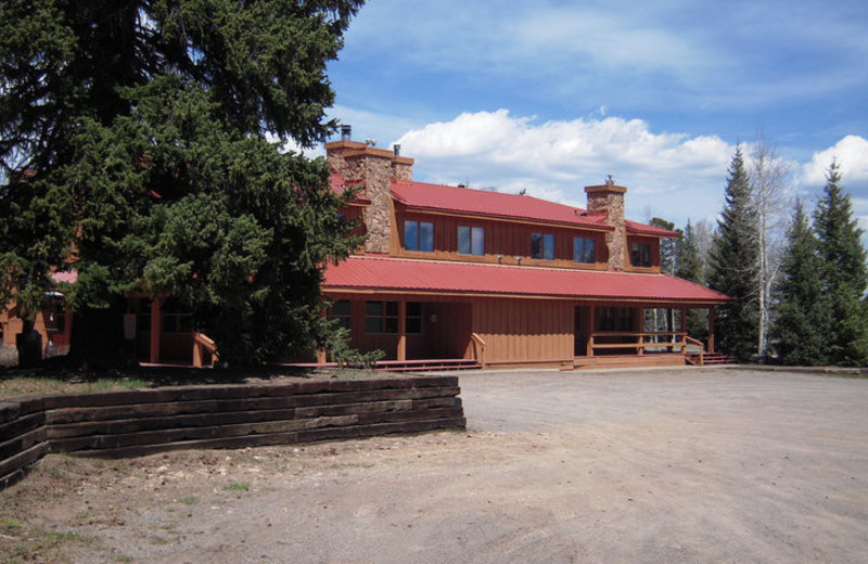 Exterior view of Arrowhead Mountain Lodge.