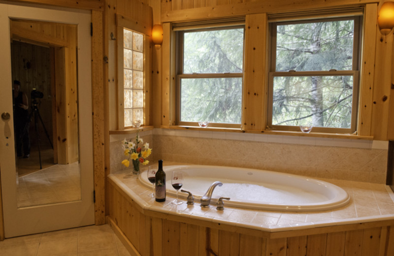 Cabin bathroom at Jasmer's Rainier Cabins & Fireplace Rooms.