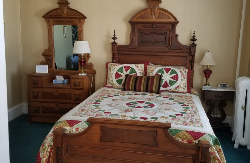 Guest room at Eagles on the River and Anderson House Hotel.