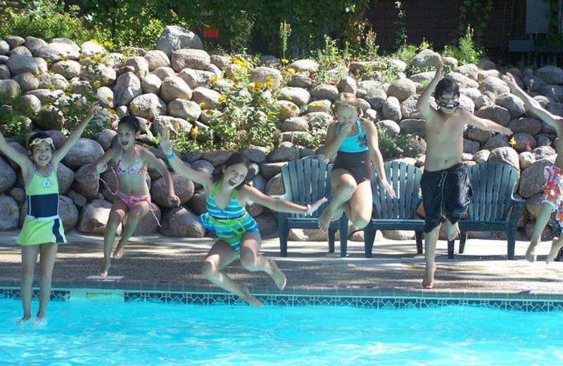 Outdoor pool at Isle O' Dreams Lodge.