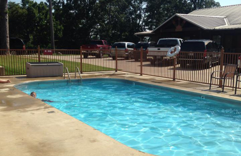 Outdoor pool at Hochatown Country Lodge.