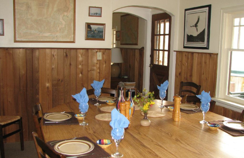 Dining room at Grizzly Bear Lodge & Safari.