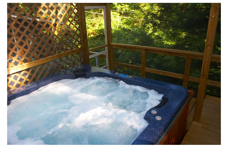 Cabin hot tub at Cabins-4-Rent.