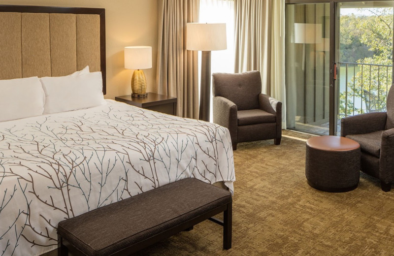 Guest room at Eagle Ridge Resort