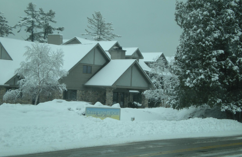 Exterior view of Glidden Lodge Beach Resort.
