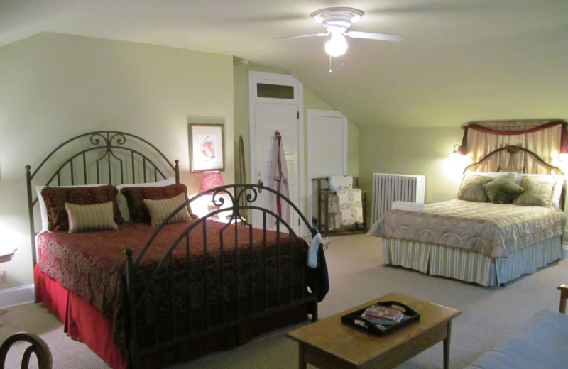 Guest room at Tea Kettle Inn.