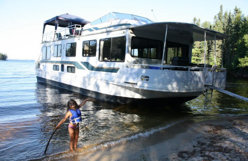 Sandy beaches at Rainy Lake Houseboats.