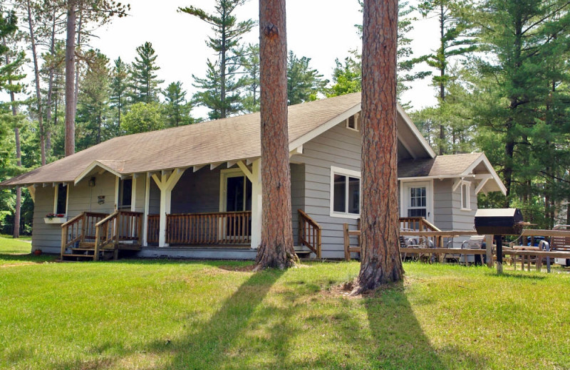 Cottage exterior at The Beacons of Minocqua.