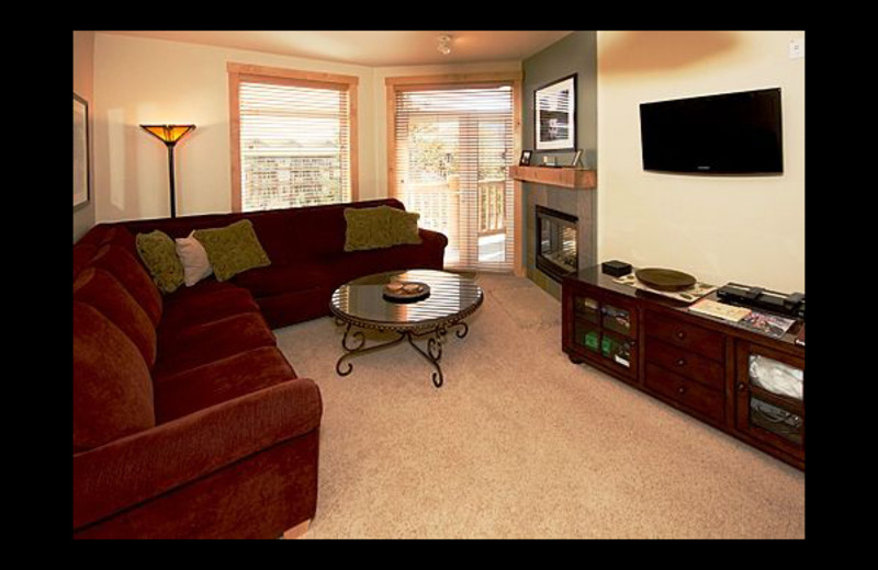 Vacation rental living room at Mammoth Property Reservations.