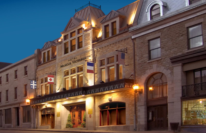 Exterior view of Hôtel Manoir Victoria.