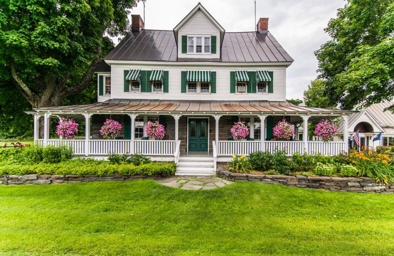Exterior view of Three Stallion Inn.