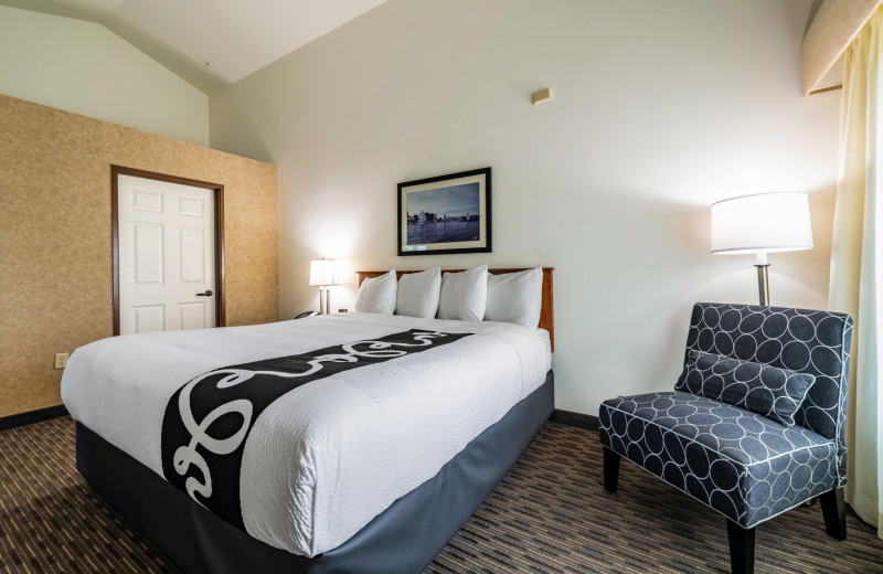 Guest room at The INN at Gig Harbor.