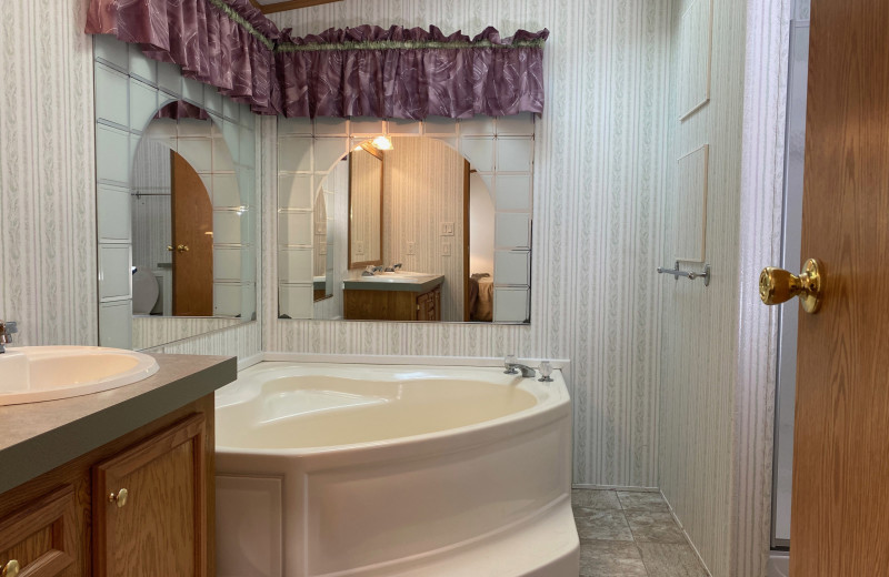 Cabin Bathroom at Upper Cullen Resort.