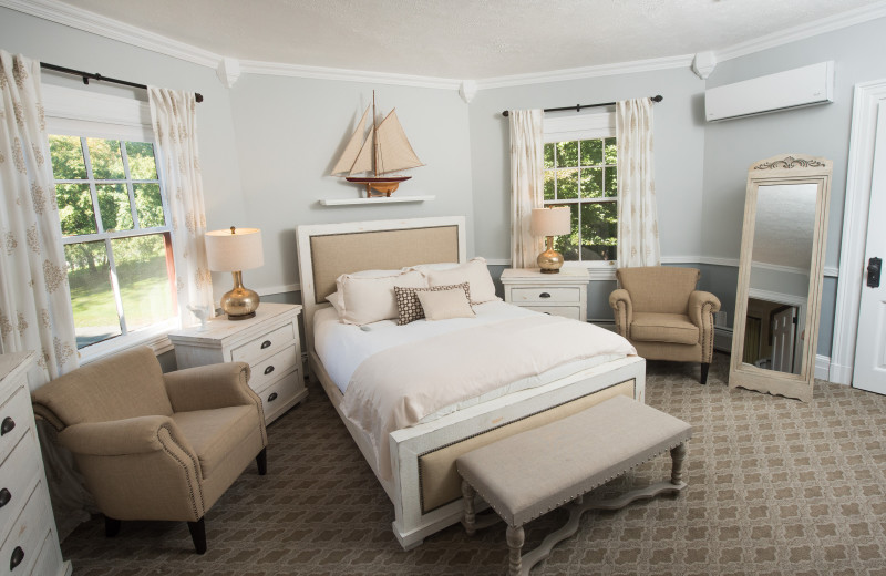 Guest bedroom at Balance Rock Inn.