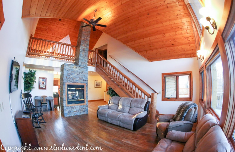 Living room at Creekside Lodge.