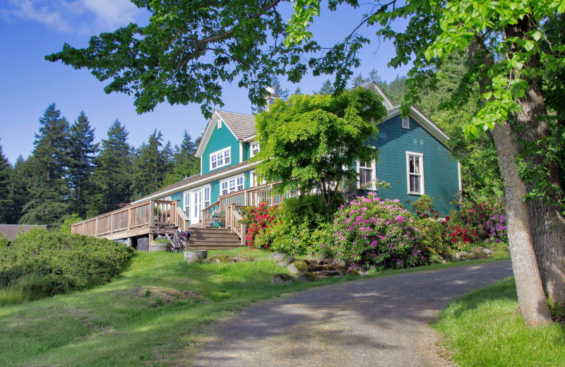 Exterior view of Turtleback Farm Inn.