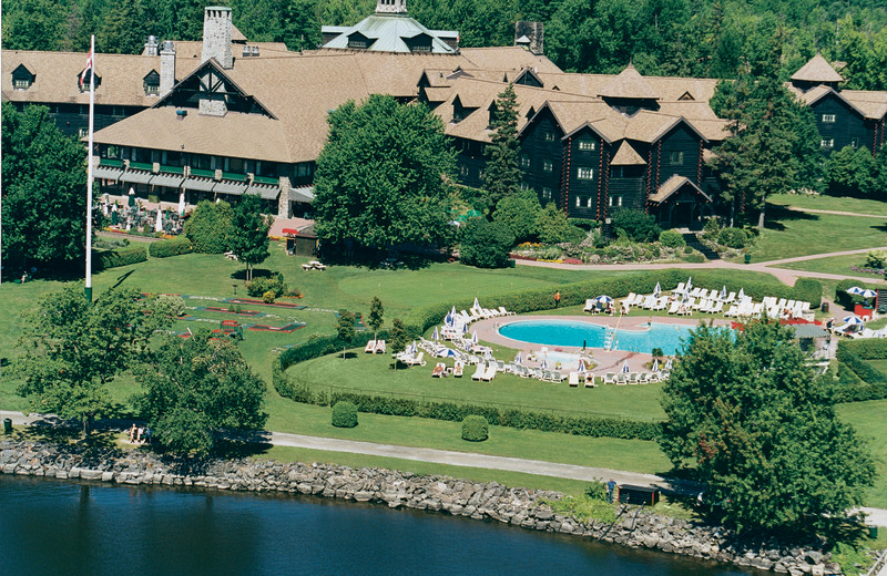 Exterior view of Fairmont Le Chateau Montebello.