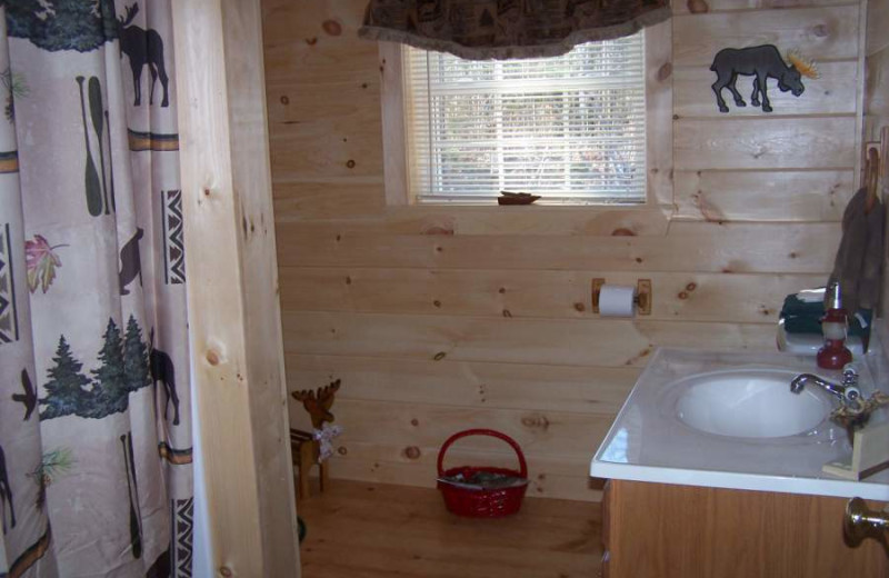 Cabin Bathroom at Sunrise Ridge Guide Service