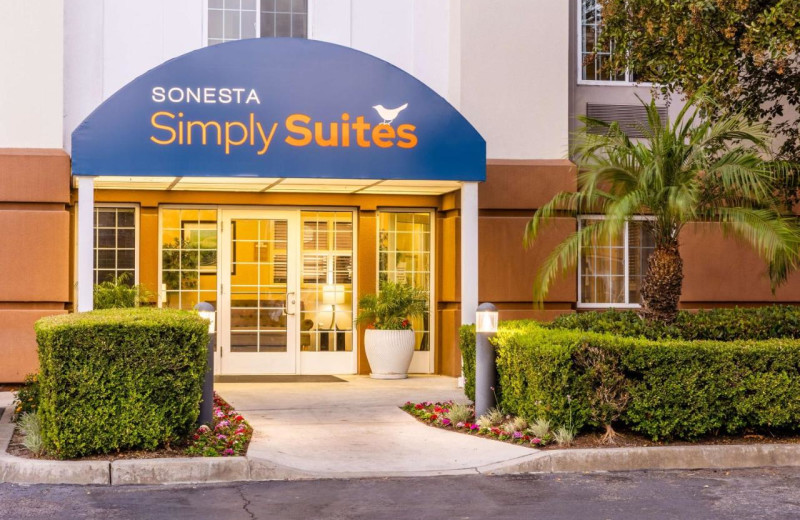 Exterior view of Sonesta Simply Suites Irvine East Foothill.